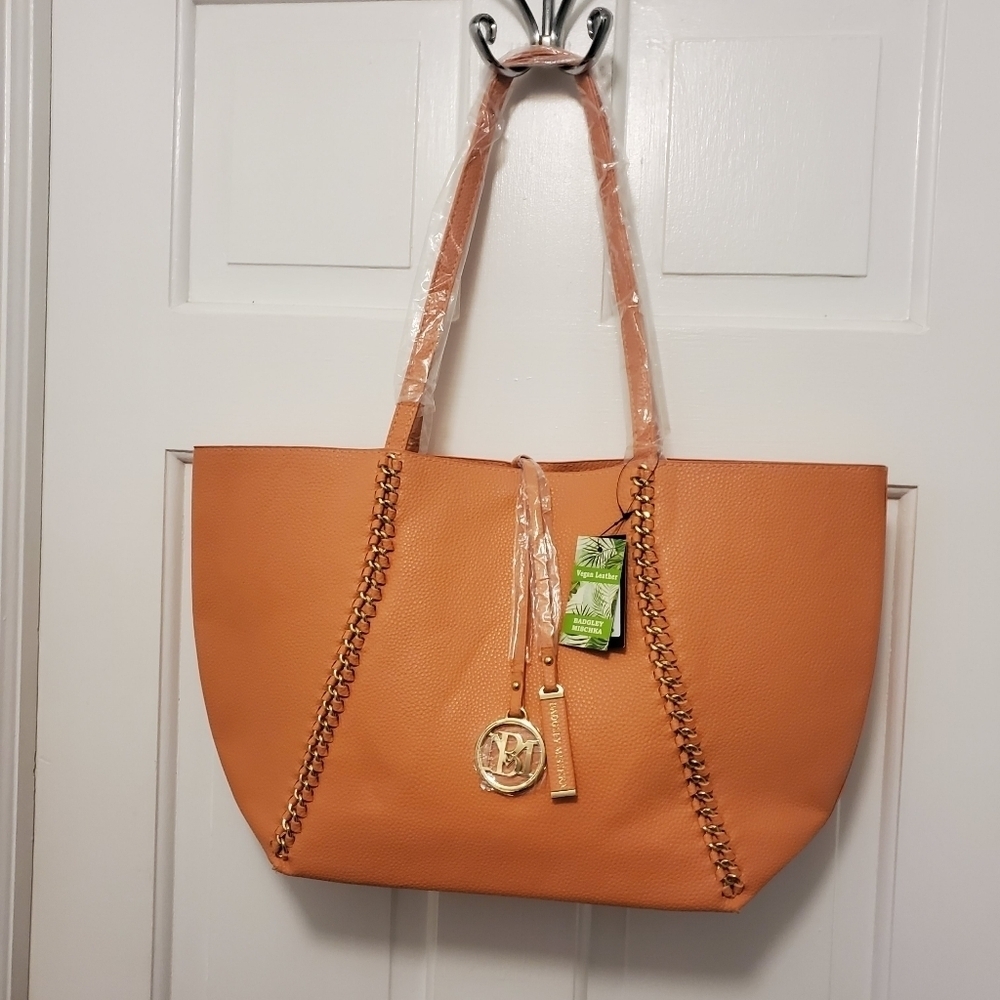 NWT Badgley MISCHKA Coral Vegan Leather Decoratuve Chain Tote Retail $139 Chic - Picture 9 of 9